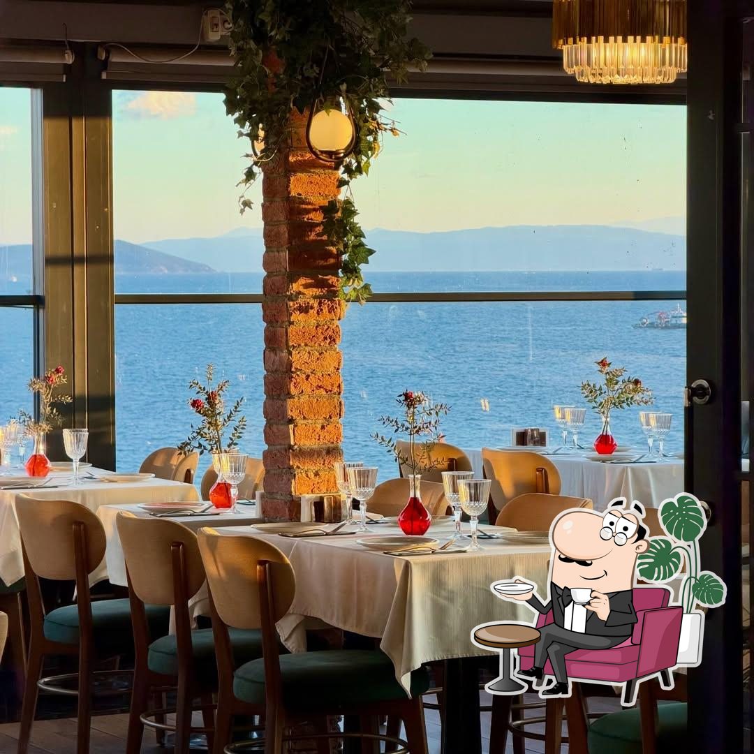Интерьер "Queb Rooftop Restaurant".