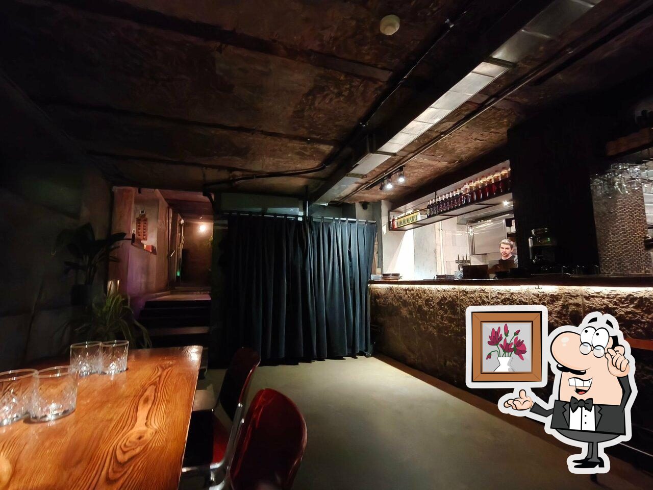 Интерьер "Ezo Izakaya".