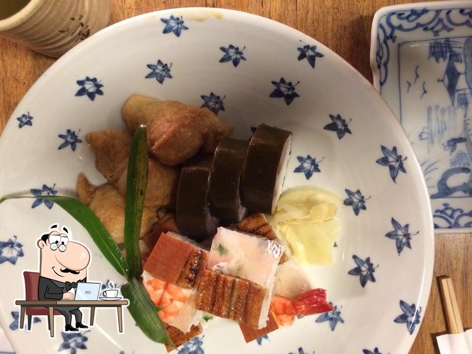 Интерьер "Izuju Sushi".