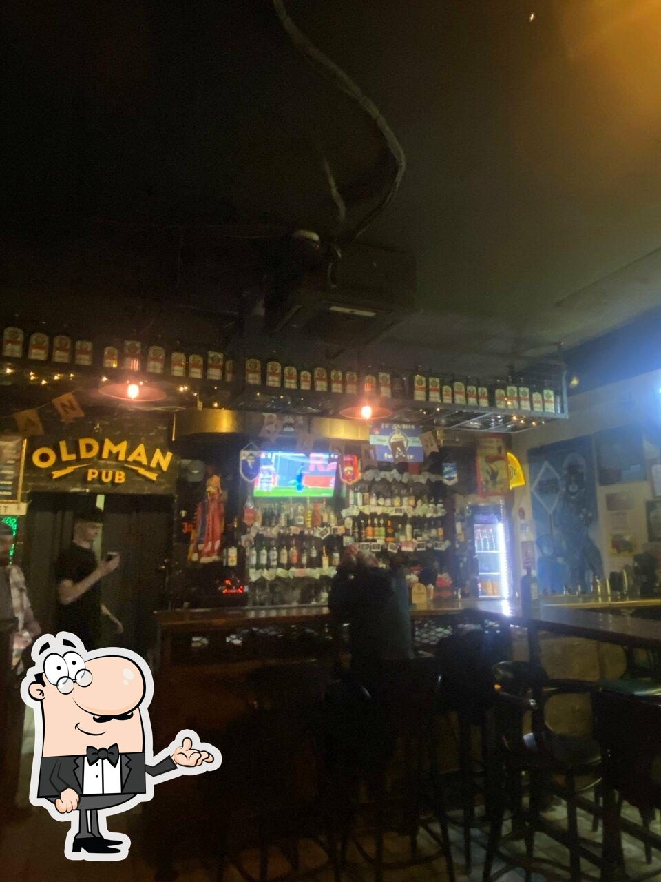Посмотрите на внутренний интерьер "Oldman Pub".