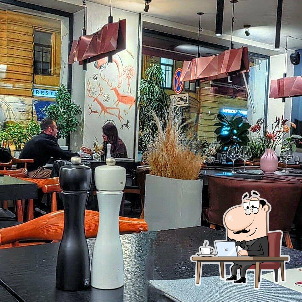 Забронируйте столик в "Red. Steak&Wine".