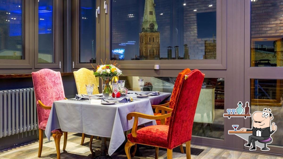 Забронируйте столик в "Gutenbergs Rooftop".