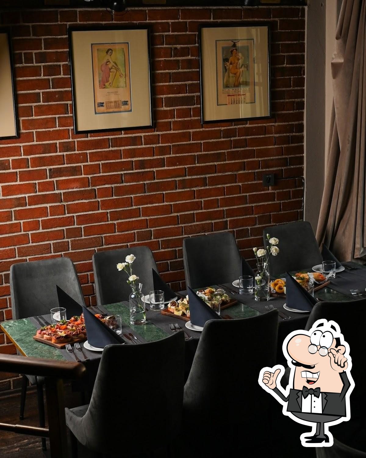 Интерьер "Pod Papugami - Restaurant & Cocktail Bar".