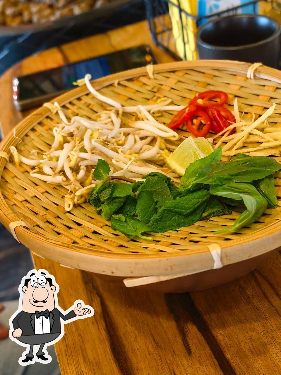 Забронируйте столик в "Pho bar".
