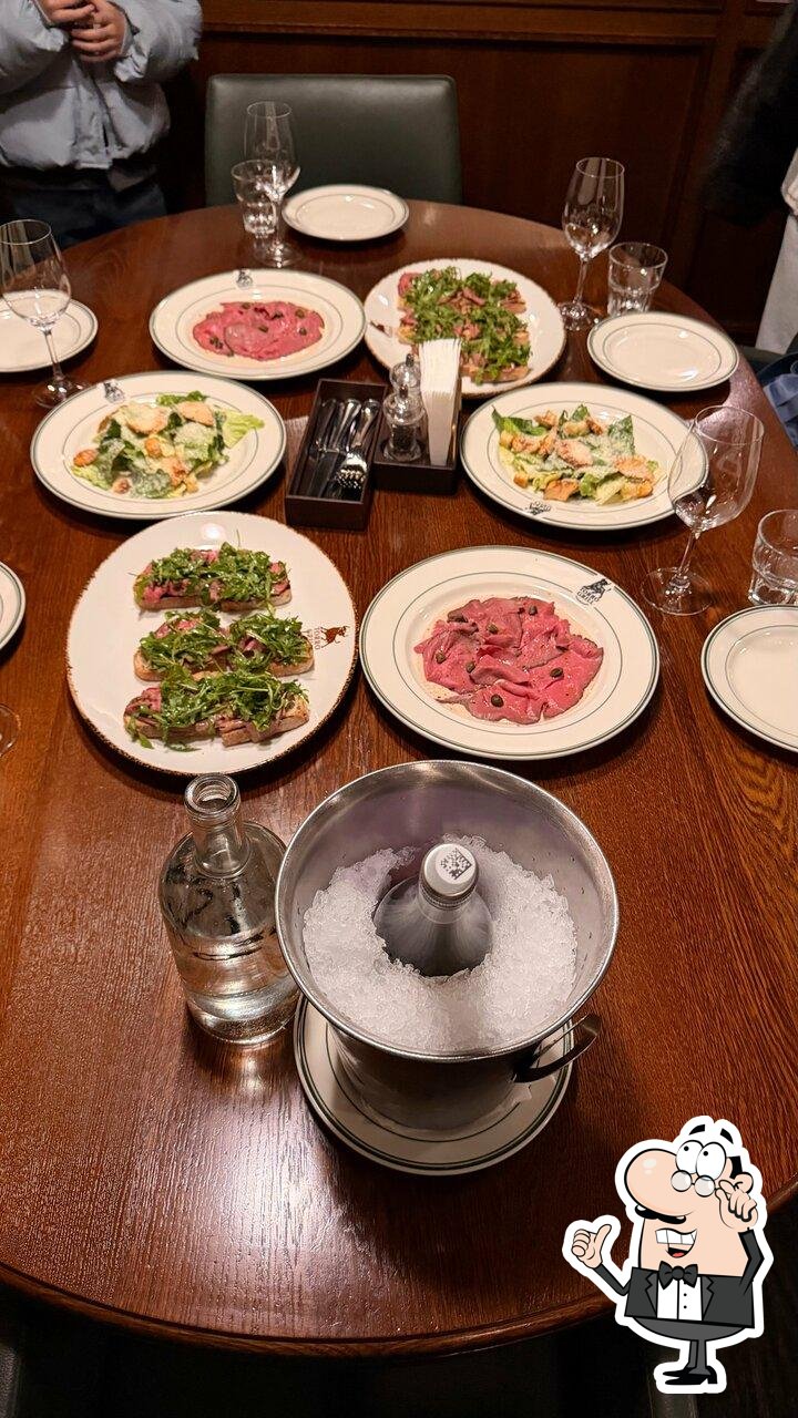 Посмотрите на внутренний интерьер "Torro Grill".