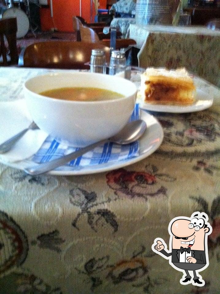 Забронируйте столик в "Café Jedermann".