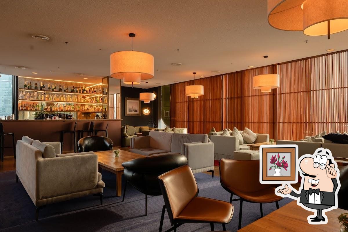Посмотрите на внутренний интерьер "Filini Restaurant".