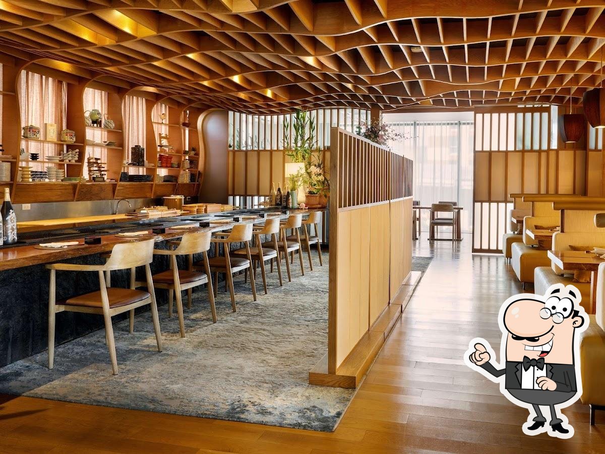 Интерьер "YTSB - Yellow Tail Sushi Bar".