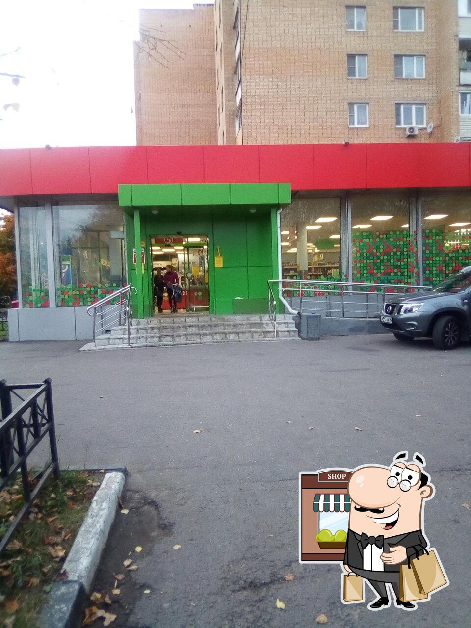 Наслаждайтесь свежим воздухом и видом, открывающемся из "Пятёрочка".