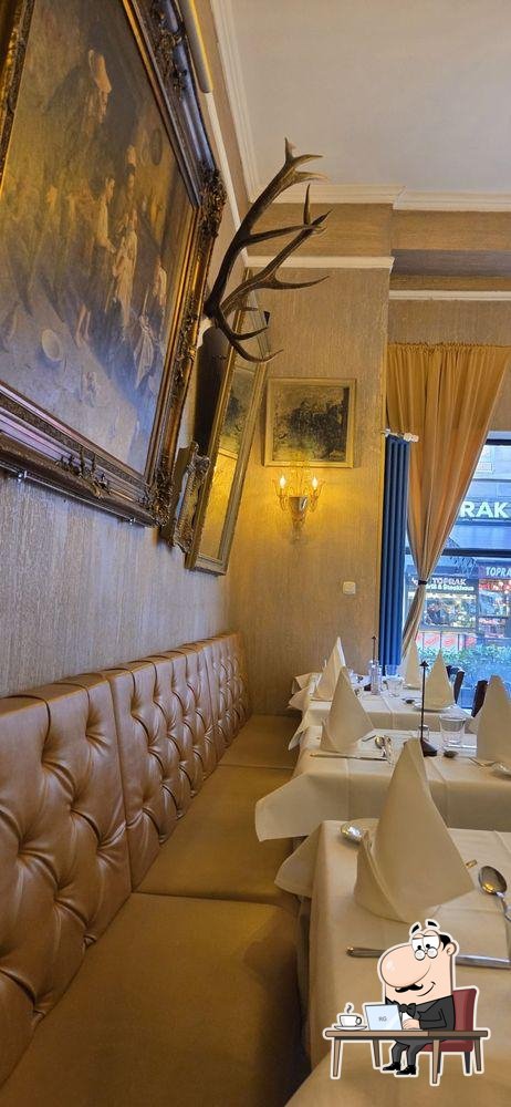 Посмотрите на внутренний интерьер "Ristorante Rustico".
