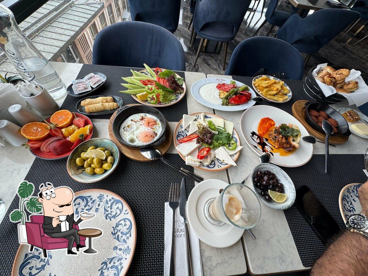 Забронируйте столик в "GRACE Rooftop Restaurant".