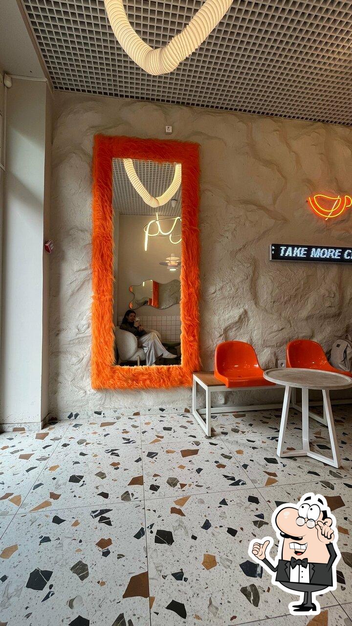 Интерьер "Etlon Coffee".