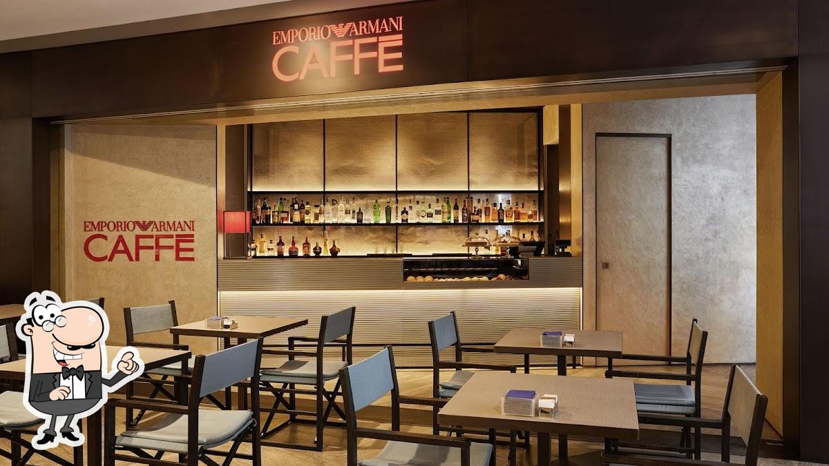 Посмотрите на внутренний интерьер "Emporio Armani Caffè & Ristorante".