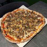 Leanders’ pizza
