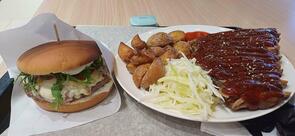 Burgers & Ribs Bar