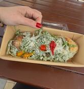 Черный кот и пышный борт