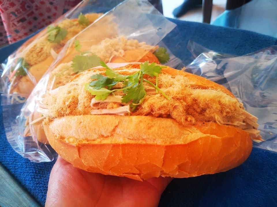 ຮ້ານ ເຂົ້າຈີ່ປາເຕ້ ນາຊ່າງເຫລັກ