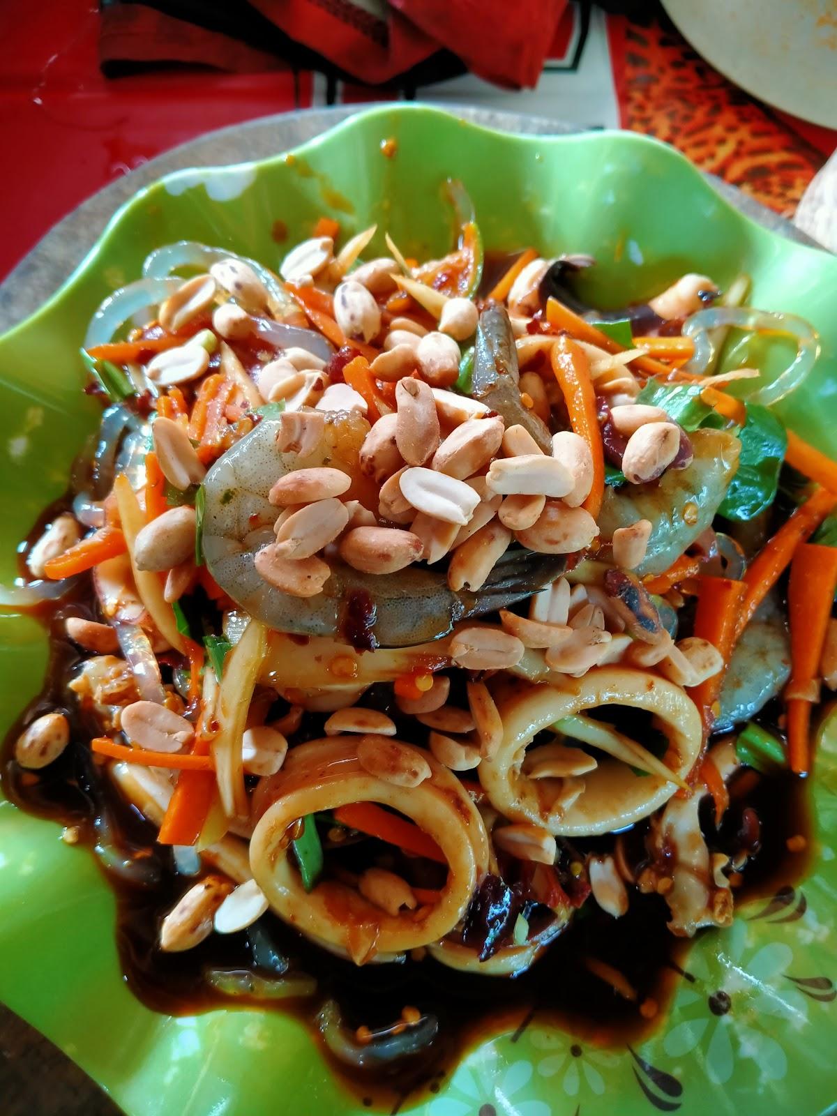 ຮ້ານແກ້ວສາລະພັດຕຳ