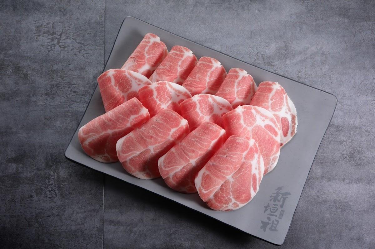 新垣祖火鍋 嘉義店－東區人氣石頭牛肉火鍋 麻辣海鮮鍋物 必吃美食 爆炒豬肉 燒酒烏骨雞 雙人海陸套餐優惠 公司聚餐 約會餐廳首選 PTT推薦