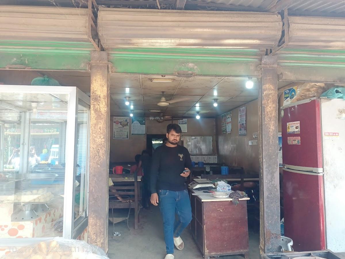 দুলাল মিয়া রেস্তুরা এবং মাতৃভান্ডা