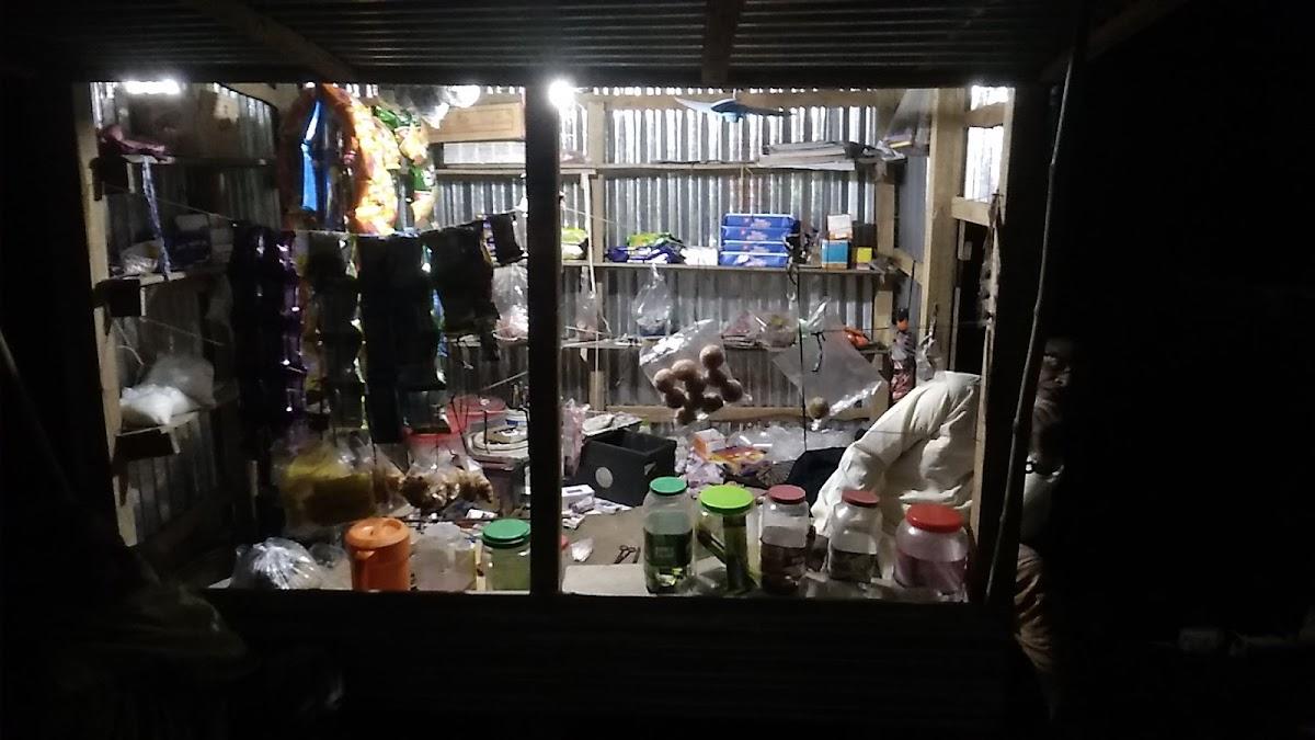 মোল্লা স্টোর