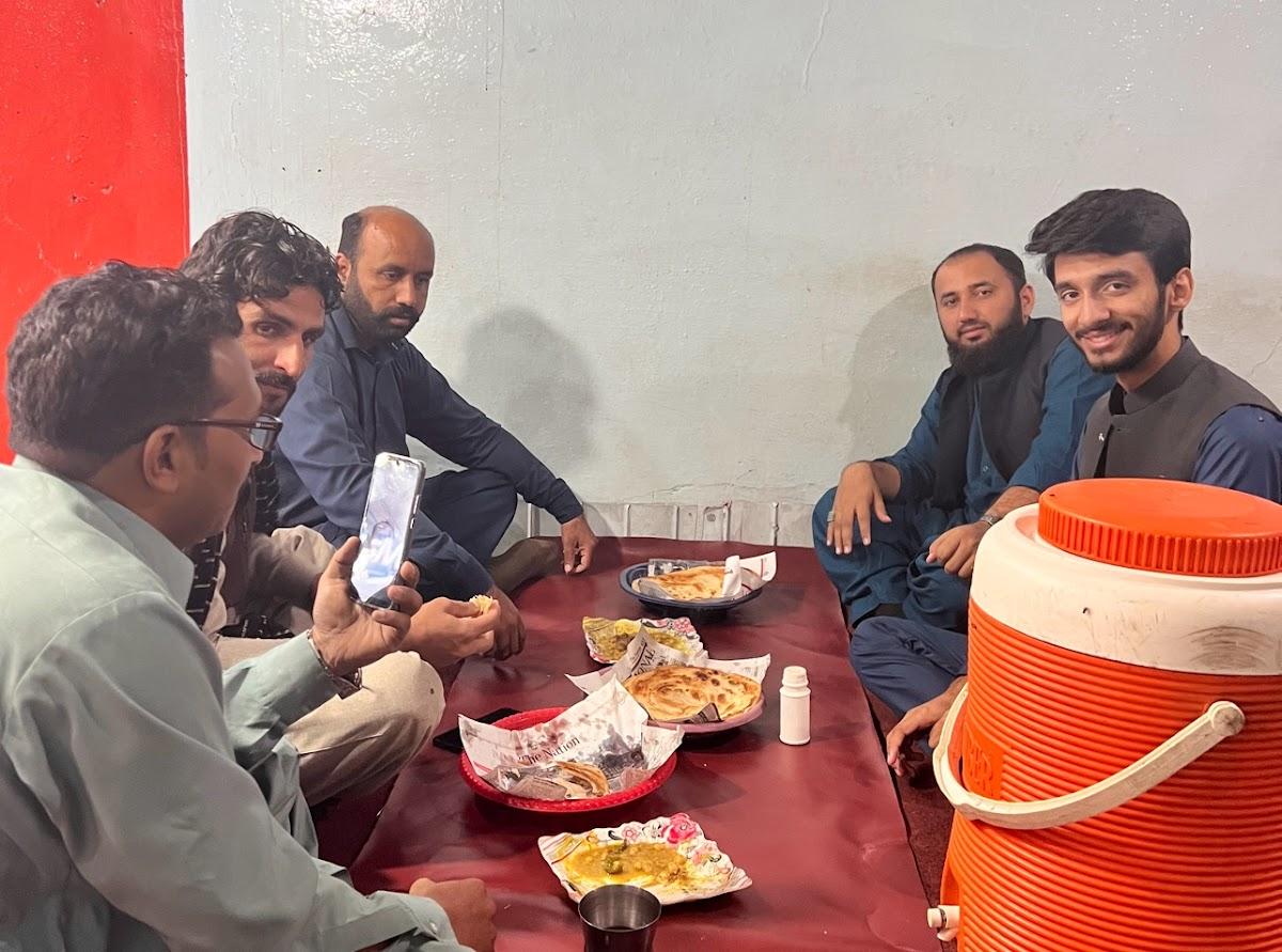 Karachi Nehari Hotel, Pull Bazar, Thakot