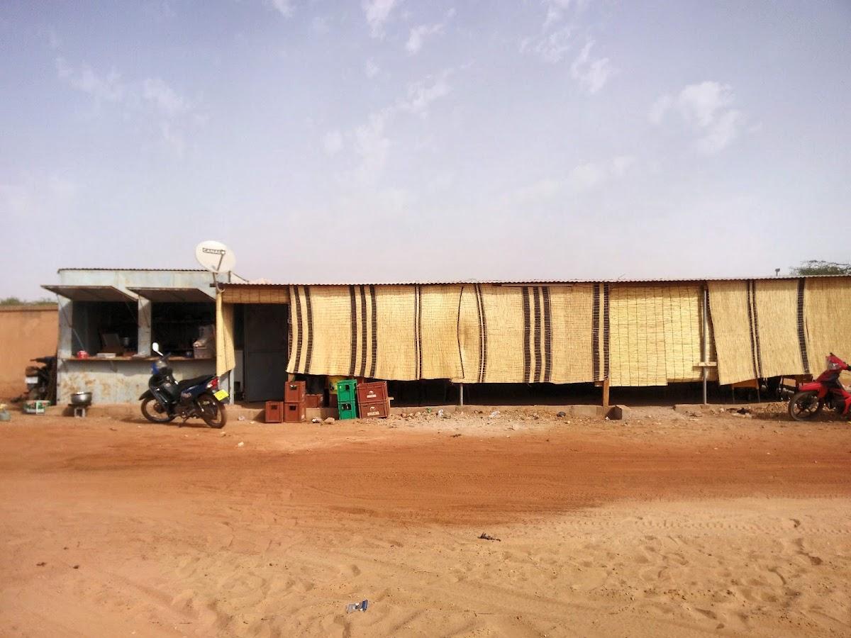 Maquis Restaurant le transporteur ''fondokayo''