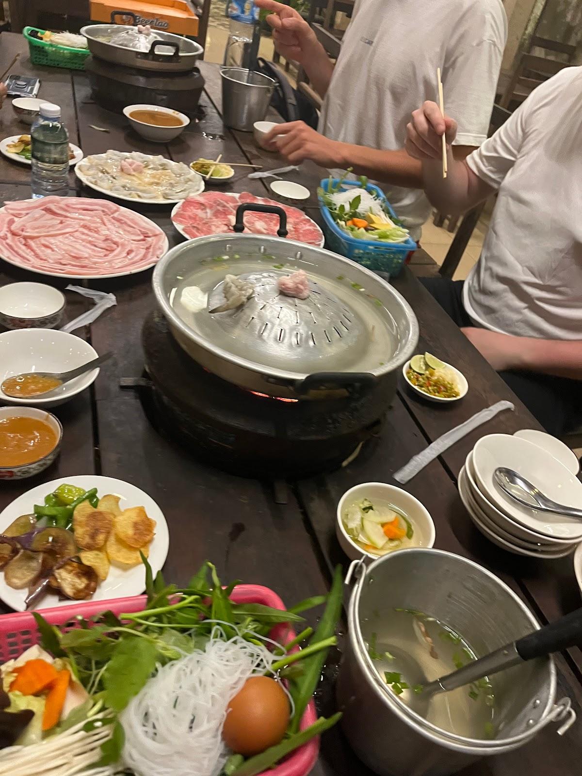 Vongthorng Korean BBQ Restaurant ຮ້ານຊີ້ນດາດວົງທອງ