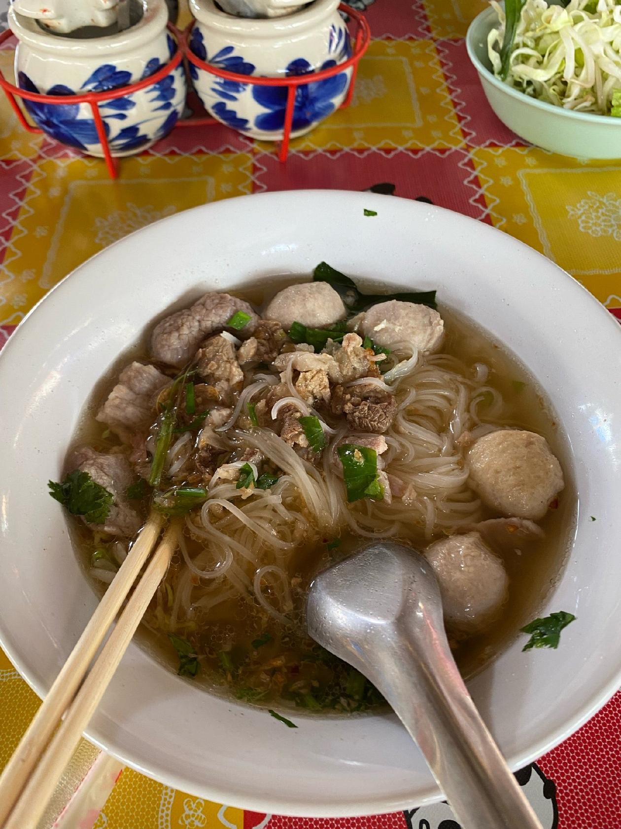 ก๋วยเตี๋ยวป้าคำ ลูกชิ้นปู่โย่ง