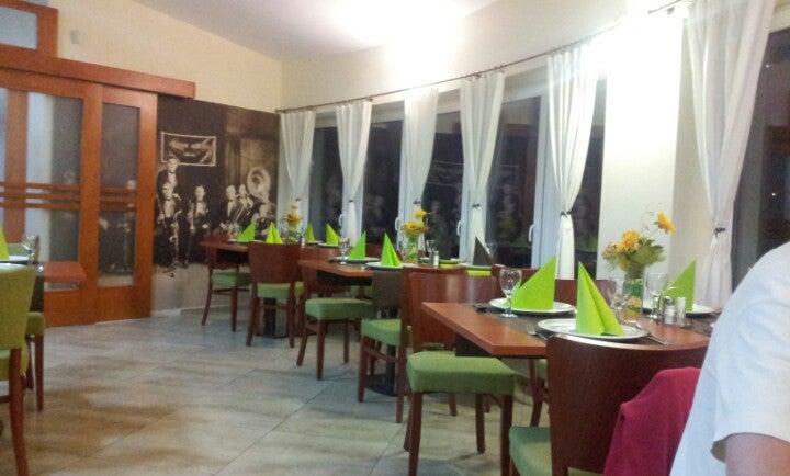 Cafe & Restaurant Family